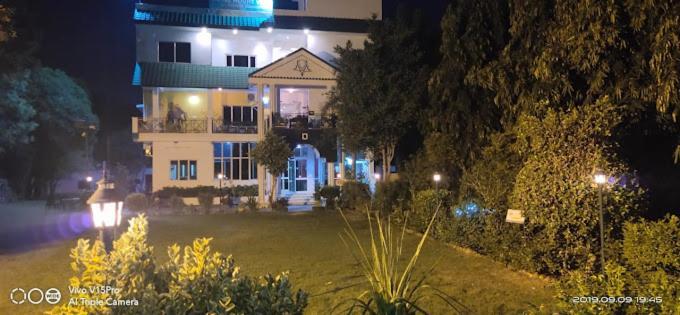 Hotel Amrit Resort Alwar Zewnętrze zdjęcie